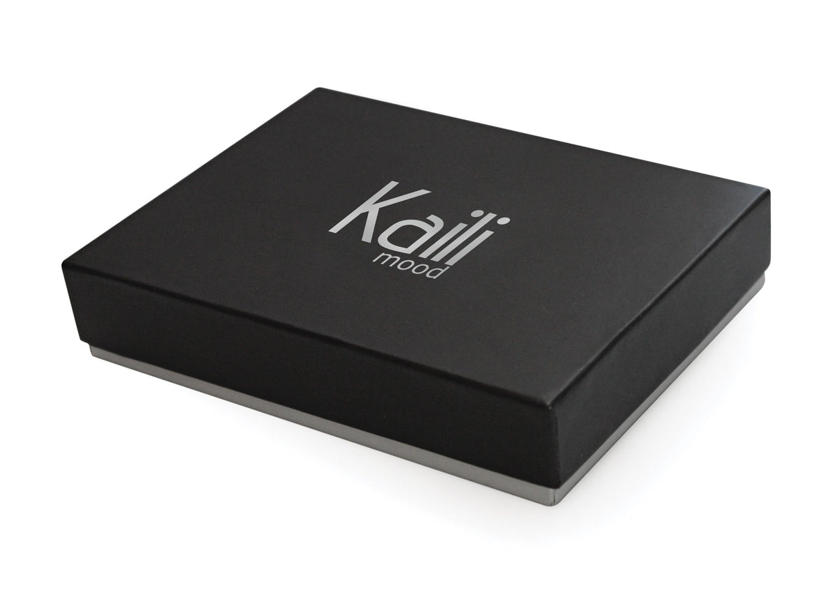 K10307AB | Document Holder/Card Holder RFID protection in genuine full-grain leather, dollar grain. Black color. Dimensions: 12 x 9 x 0.5 cm. Packaging: hard bottom/cover Gift Box